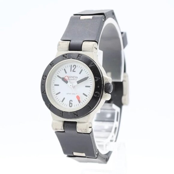 Vintage 28mm Geneva White & Black Dial Ladies Quartz Wristwatch Japan Steel